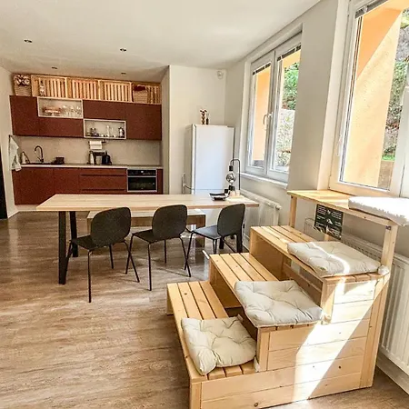 Remote Work Friendly Zahradni U Jezera Apartment